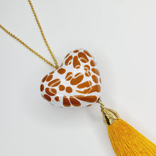 Cargar imagen en el visor de la galería, Corazón chico Talavera amarillo