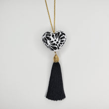 Cargar imagen en el visor de la galería, Corazón chico Talavera negro