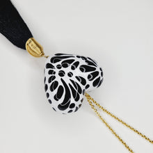 Cargar imagen en el visor de la galería, Corazón chico Talavera negro