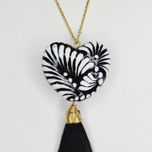 Cargar imagen en el visor de la galería, Corazón grande Talavera negro