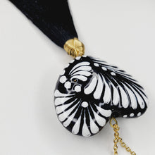 Cargar imagen en el visor de la galería, Corazón grande Talavera negro