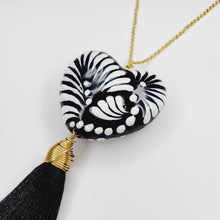 Cargar imagen en el visor de la galería, Corazón grande Talavera negro