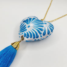 Cargar imagen en el visor de la galería, Corazón grande Talavera azul