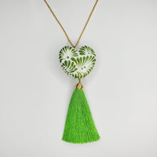 Cargar imagen en el visor de la galería, Corazón grande Talavera verde