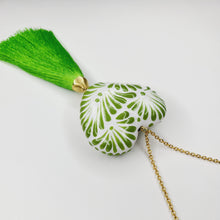 Cargar imagen en el visor de la galería, Corazón grande Talavera verde