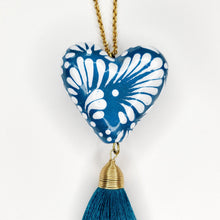 Cargar imagen en el visor de la galería, Corazón chico Talavera turquesa