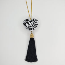 Cargar imagen en el visor de la galería, Corazón chico Talavera negro
