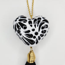 Cargar imagen en el visor de la galería, Corazón chico Talavera negro

