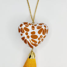 Cargar imagen en el visor de la galería, Corazón chico Talavera amarillo
