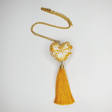 Cargar imagen en el visor de la galería, Corazón grande Talavera amarillo
