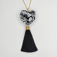 Cargar imagen en el visor de la galería, Corazón grande Talavera negro
