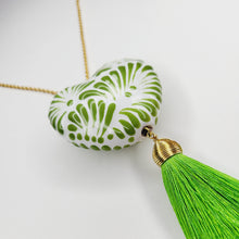 Cargar imagen en el visor de la galería, Corazón grande Talavera verde
