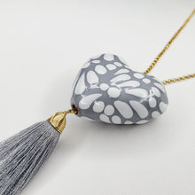 Cargar imagen en el visor de la galería, Corazón chico Talavera gris
