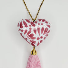 Cargar imagen en el visor de la galería, Corazón chico Talavera rosa
