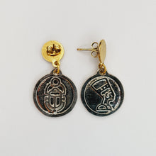 Cargar imagen en el visor de la galería, Aretes Moneda Plateados
