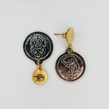 Cargar imagen en el visor de la galería, Aretes Moneda Plateados

