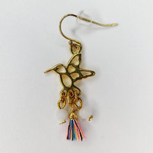 Cargar imagen en el visor de la galería, Aretes Colibrí
