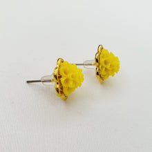 Cargar imagen en el visor de la galería, Aretes Cempasúchil Amarillo
