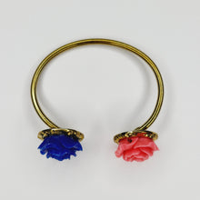 Load image into Gallery viewer, Golden flower bracelet

