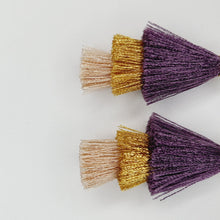 Cargar imagen en el visor de la galería, Arete borla mediana Morado-Dorado
