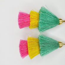 Cargar imagen en el visor de la galería, Arete Borla Grande Verde-Amarillo
