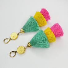 Cargar imagen en el visor de la galería, Arete Borla Grande Verde-Amarillo
