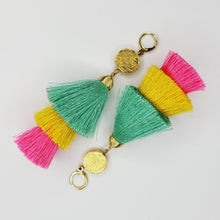 Cargar imagen en el visor de la galería, Arete Borla Grande Verde-Amarillo
