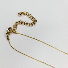 Charger l&#39;image dans la galerie, Collier de perles et mini pompons
