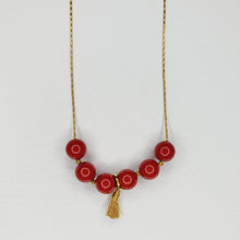 Charger l&#39;image dans la galerie, Collier de perles et mini pompons
