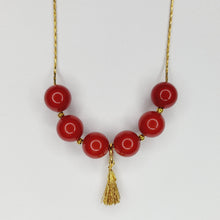Charger l&#39;image dans la galerie, Collier de perles et mini pompons
