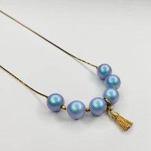 Charger l&#39;image dans la galerie, Collier de perles et mini pompons
