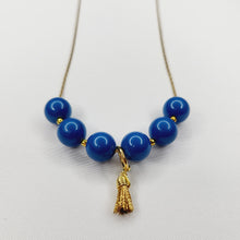 Charger l&#39;image dans la galerie, Collier de perles et mini pompons
