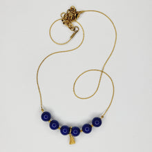 Charger l&#39;image dans la galerie, Collier de perles et mini pompons
