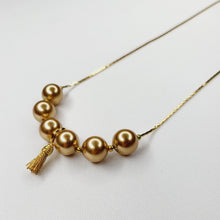 Charger l&#39;image dans la galerie, Collier de perles et mini pompons
