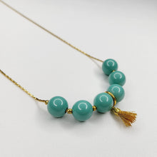 Charger l&#39;image dans la galerie, Collier de perles et mini pompons
