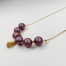 Charger l&#39;image dans la galerie, Collier de perles et mini pompons

