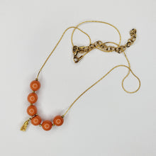 Charger l&#39;image dans la galerie, Collier de perles et mini pompons
