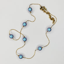 Cargar imagen en el visor de la galería, Collar de Perlas Azul Iridiscente
