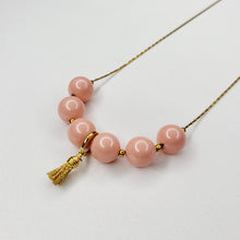 Charger l&#39;image dans la galerie, Collier de perles et mini pompons
