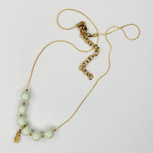 Charger l&#39;image dans la galerie, Collier de perles et mini pompons
