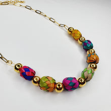 Cargar imagen en el visor de la galería, Collar Esferas de Palma
