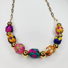 Cargar imagen en el visor de la galería, Collar Esferas de Palma
