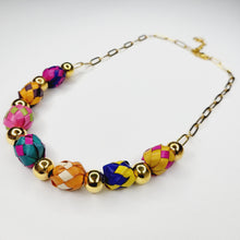 Cargar imagen en el visor de la galería, Collar Esferas de Palma
