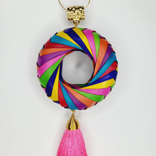 Cargar imagen en el visor de la galería, Collar Aro de Palma Multicolor Rosa
