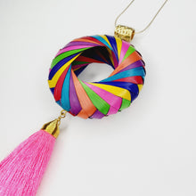 Cargar imagen en el visor de la galería, Collar Aro de Palma Multicolor Rosa
