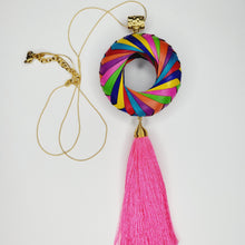 Cargar imagen en el visor de la galería, Collar Aro de Palma Multicolor Rosa
