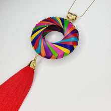 Cargar imagen en el visor de la galería, Collar Aro de Palma Multicolor Rojo
