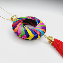 Cargar imagen en el visor de la galería, Collar Aro de Palma Multicolor Rojo
