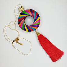 Cargar imagen en el visor de la galería, Collar Aro de Palma Multicolor Rojo
