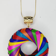 Cargar imagen en el visor de la galería, Collar Aro de Palma Multicolor Verde
